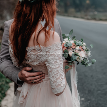 Cherie Sans bretelles Dentelle Cathedrale Train Fleurs artificielles Ruban Perles Robe de Mariage Test Bonjour Monde a 10086